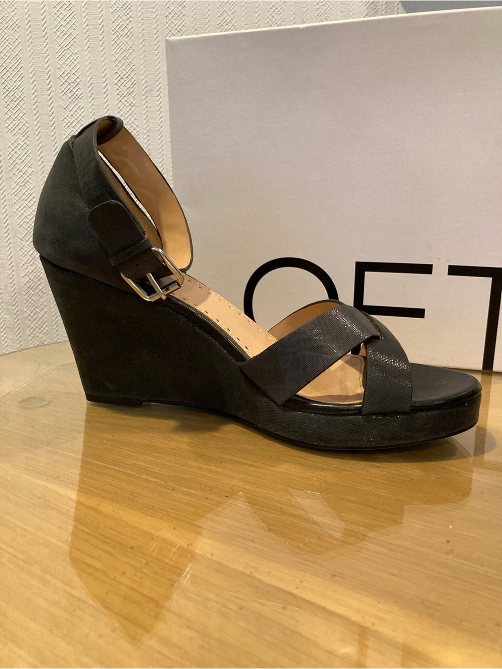 NWT Loft Leather sandals. Cross Strap wedge; Ankle Strap. Black. Size 9